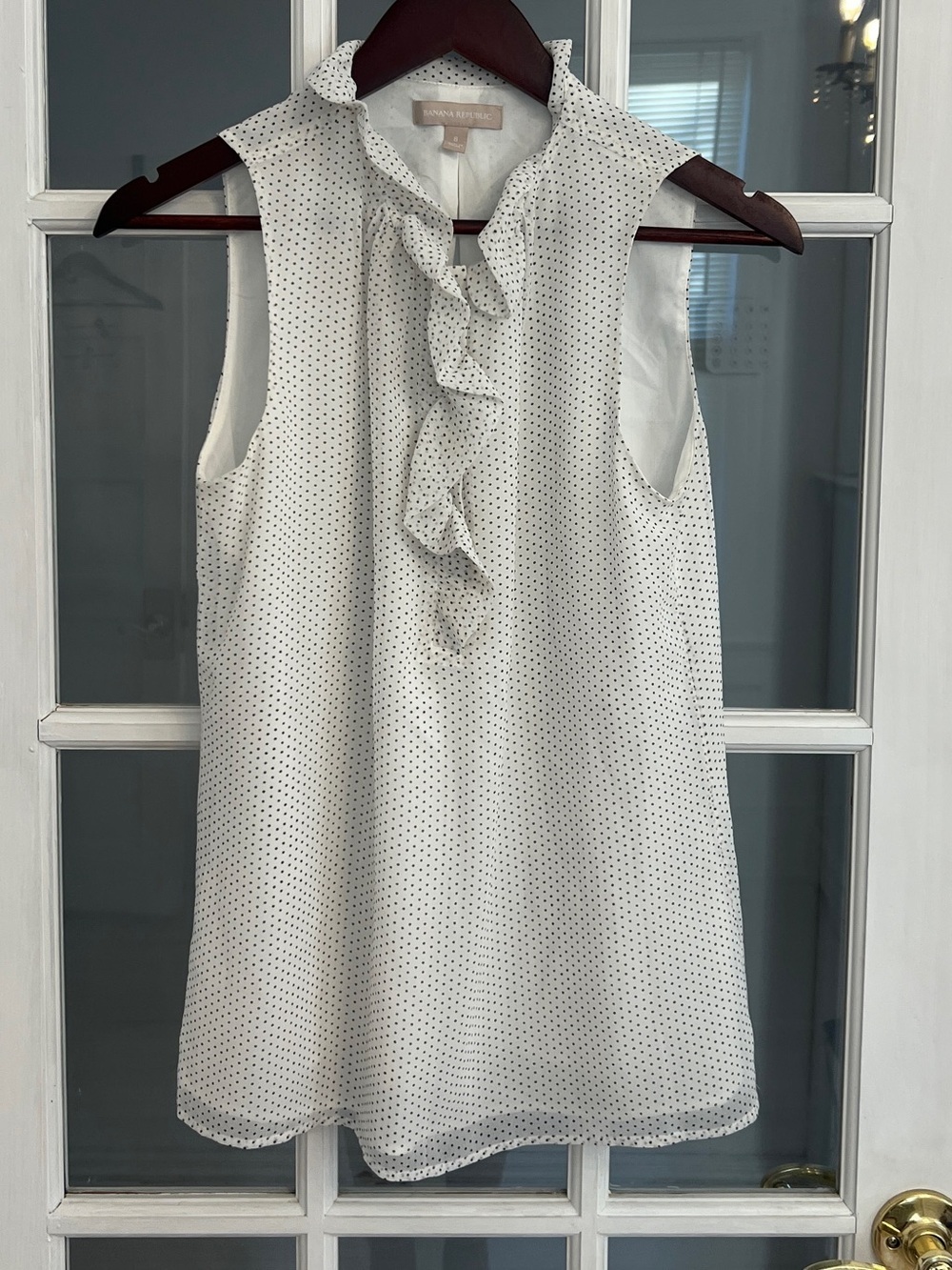 BANANA REPUBLIC Women's White Polka Dot Sleeveless Ruffle Front Top Size 8